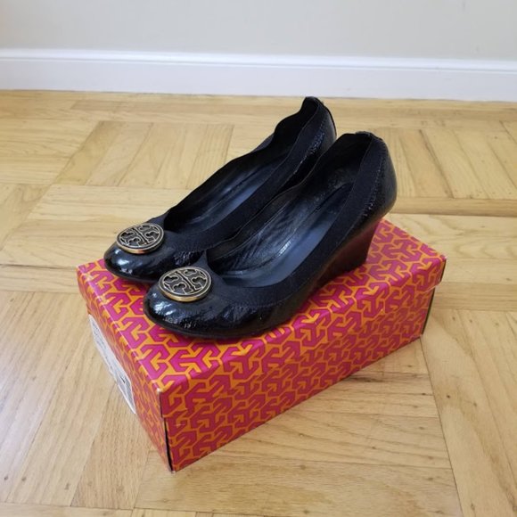 Tory Burch Caroline Wedge - Picture 1 of 5